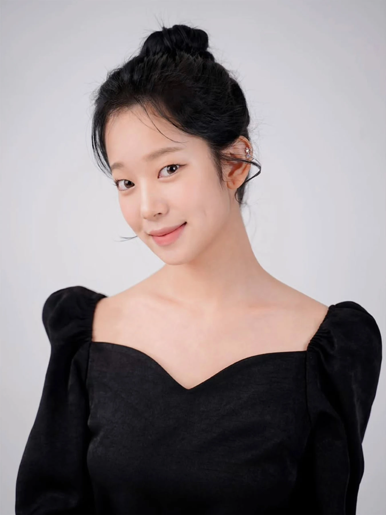 검은 드레스의 인물 포트레이트