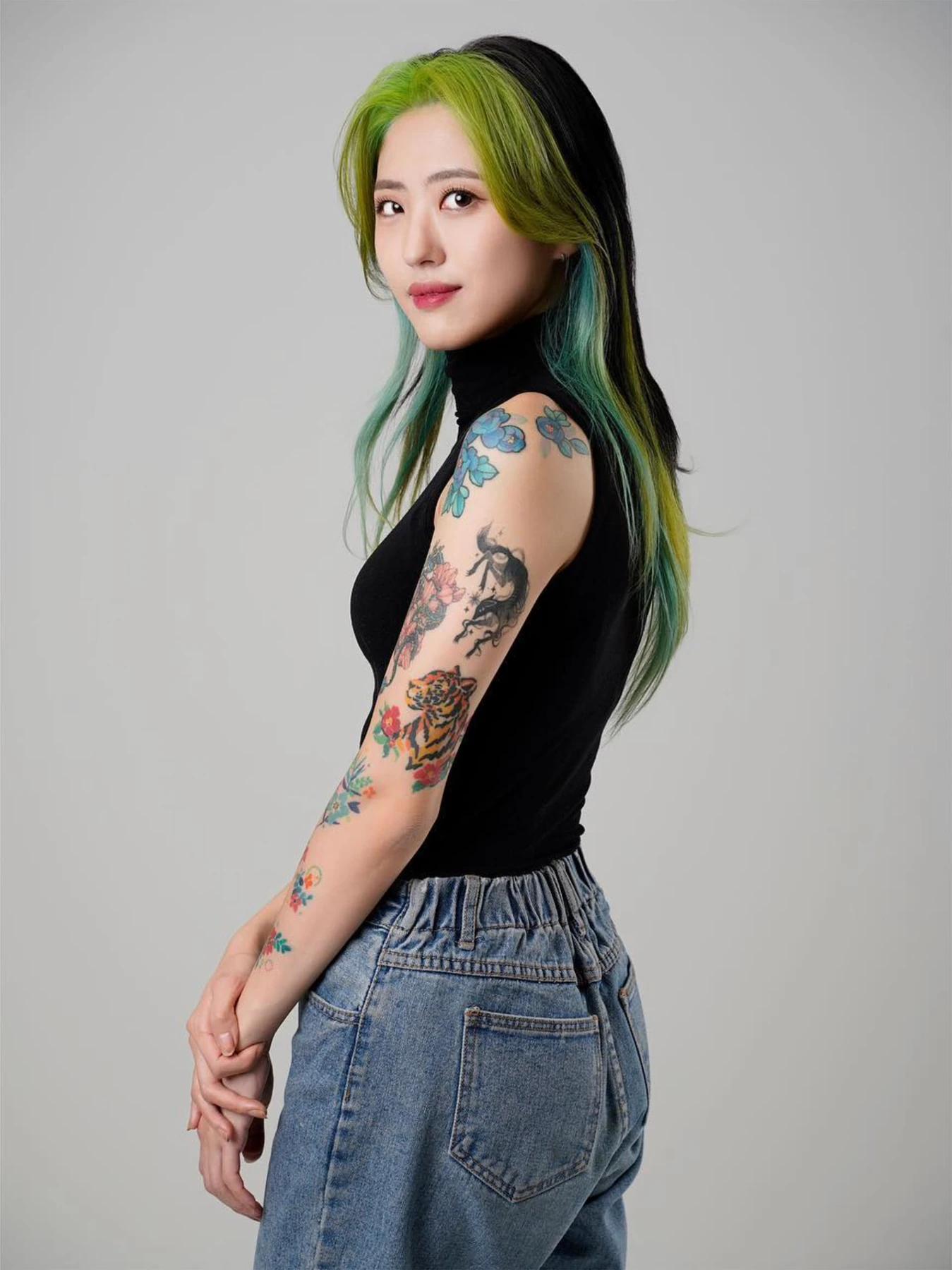 색과 스타일을 담은 인물 포트레이트